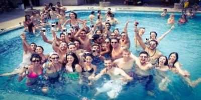 filmes sobre festa na piscina